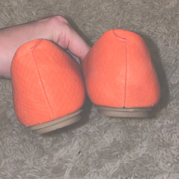 HUGE SALE!🎉Gorgeous Banana Repiblic Orange Tangerine Coral Flats with buckle - Picture 3 of 5
